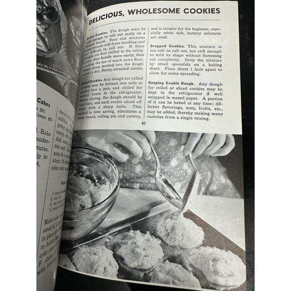 Vintage Royal Baking Powder Cook Book 1940 Paperback 64 pages - Picture 8 of 11